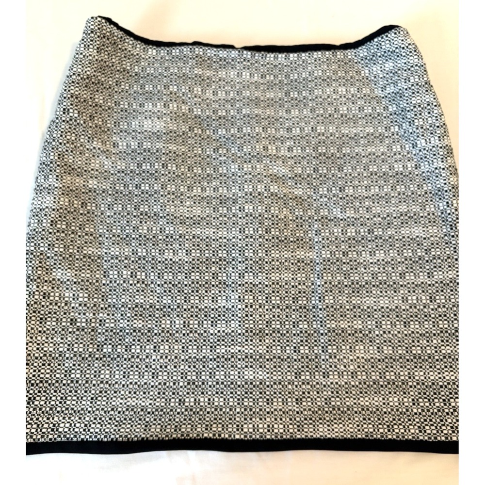 White House Black Market skirt 8 pencil Mini Geometric Classic Office